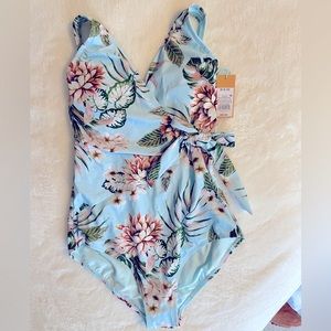 NWT*  Women’s Kona Sol One Piece Swimsuit M